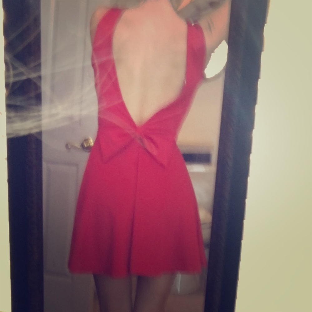 Short Red dress low back with bow